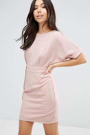 Платье розового оттенка