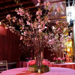 Оформление стола цветами на свадьбу