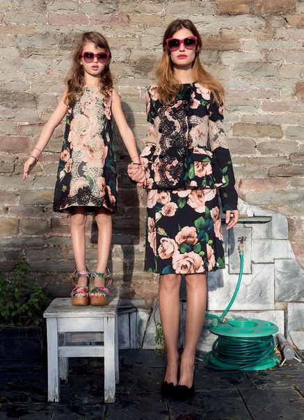 Модный тренд сезона — мама и дочка в одинаковой одежде, фото № 4