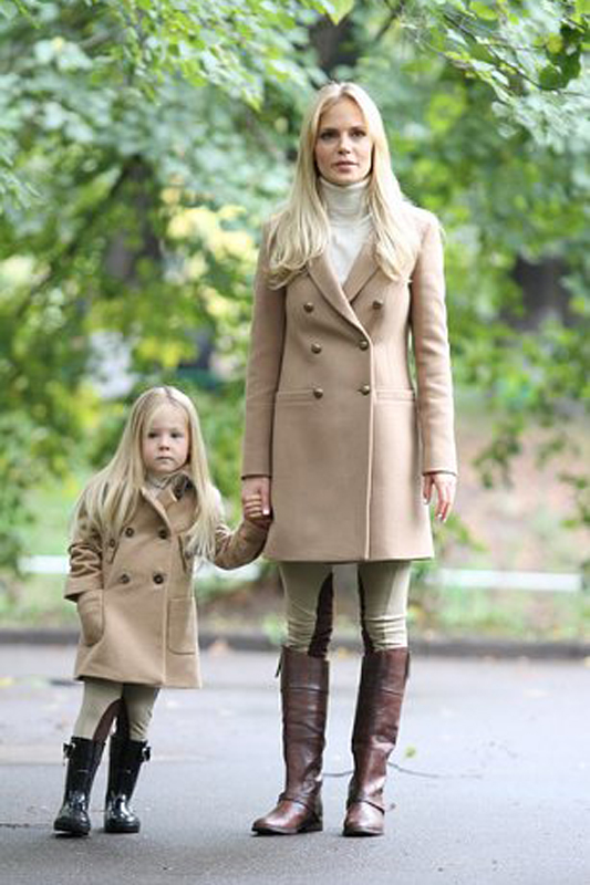 Модный тренд сезона — мама и дочка в одинаковой одежде, фото № 3