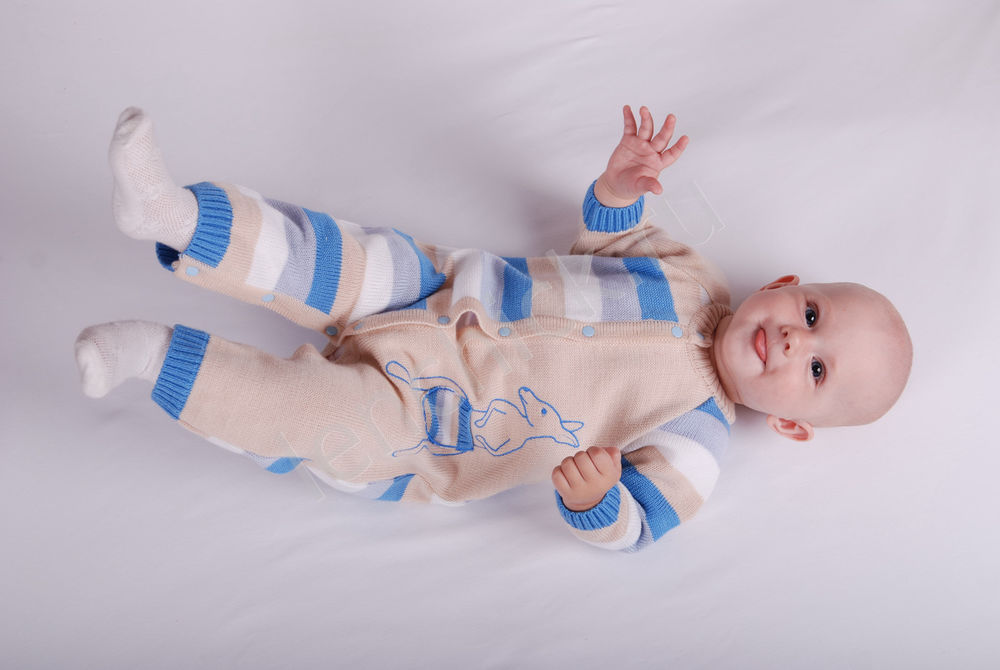 Детки в вязаной одежде: 15 красивых и стильных нарядов для малышей, фото № 1