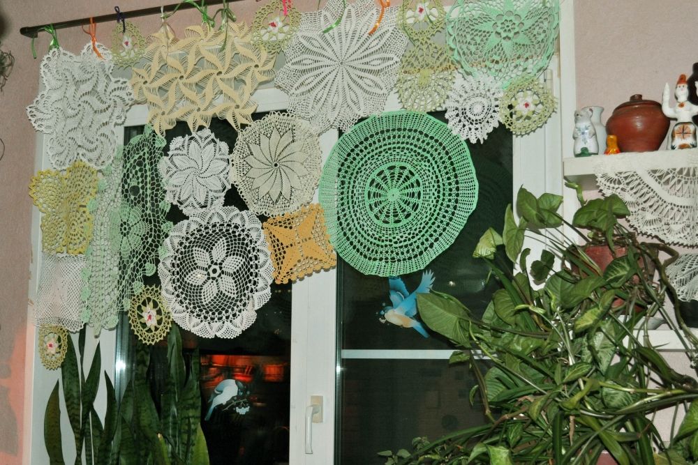 Подборка вдохновляющих идей для декорирования: как украсить обычные вещи кружевной салфеткой, фото № 8