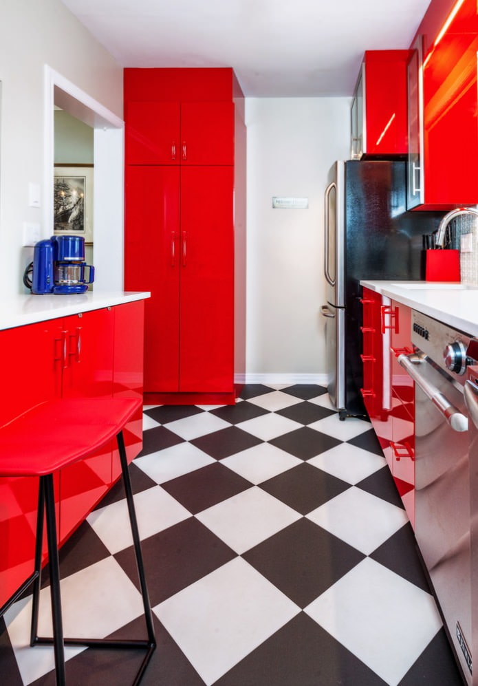 красные фасады на кухне