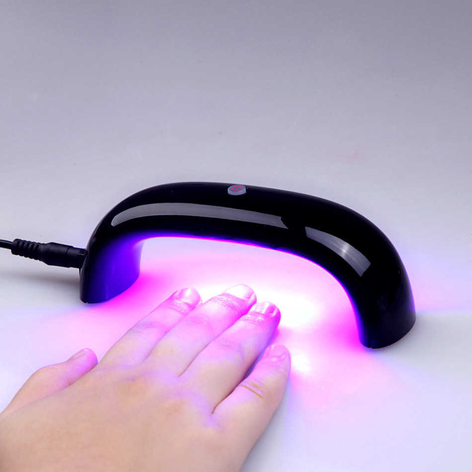 Просушивание ногтей ультрафиолетовой лампой