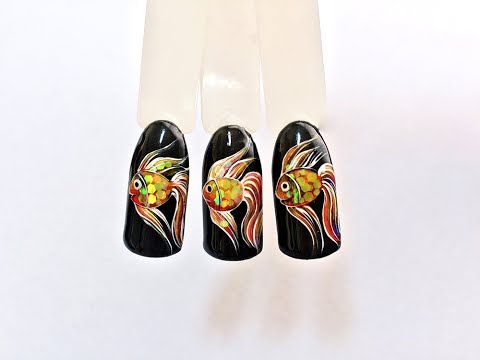 Дизайн ногтей "Золотая рыбка с пайетками"