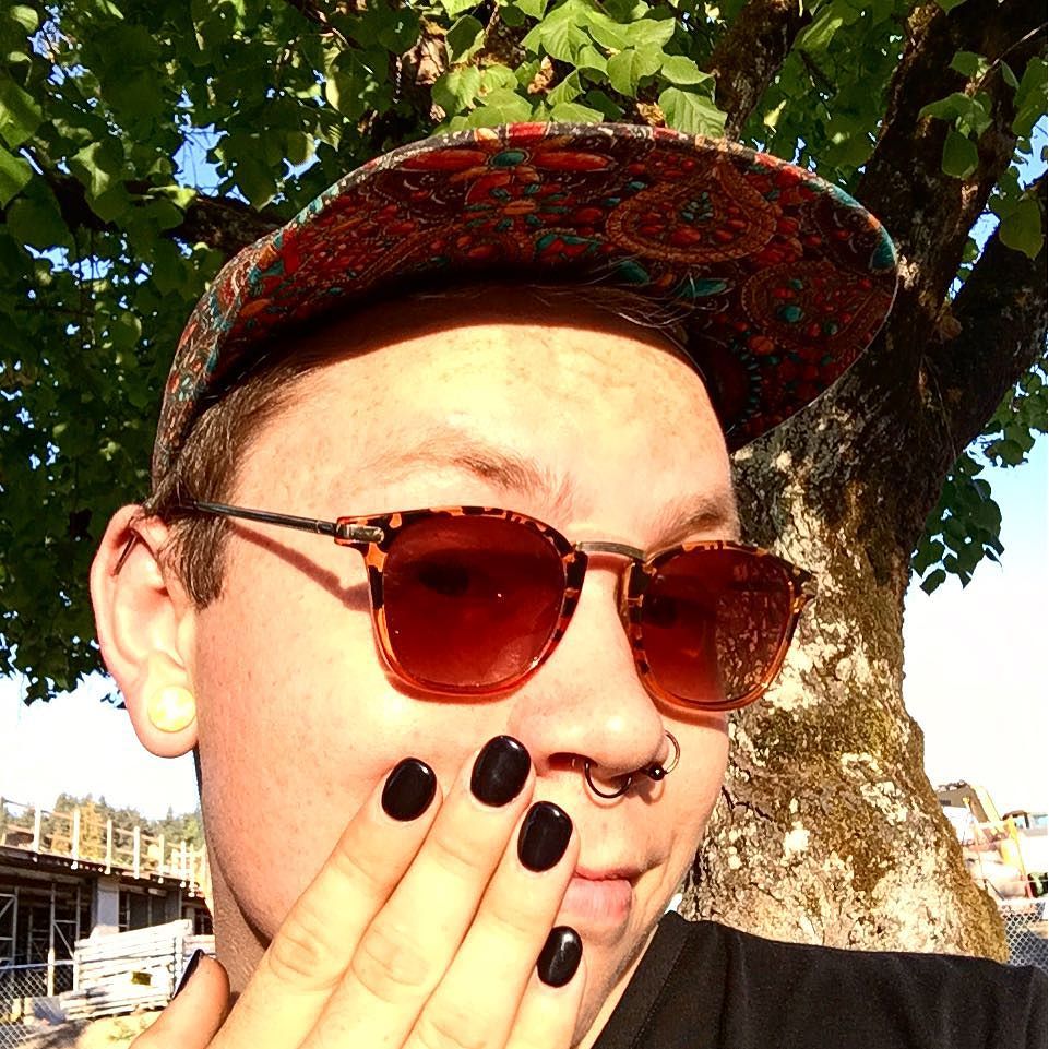 MalePolish: зачем мужчины красят ногти цветными лаками?