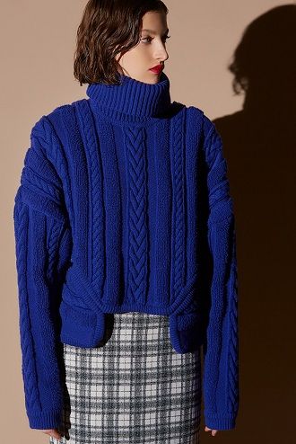 модный свитер для девушки 