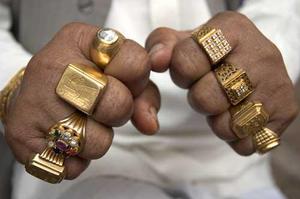 На каком пальце должен носить кольцо мужчина?