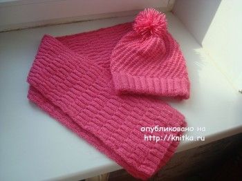 Розовая шапка и шарф спицами. Вязание спицами.