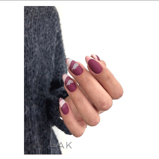 стильные ногти в бордовом цвете