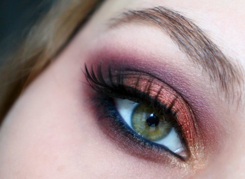 Фиолетово-оранжевые вечерний макияж для зелёных глаз