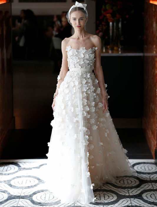 Свадебное платье с цветочным мотивами
