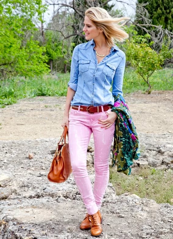 Розовые брюки-с чем носить