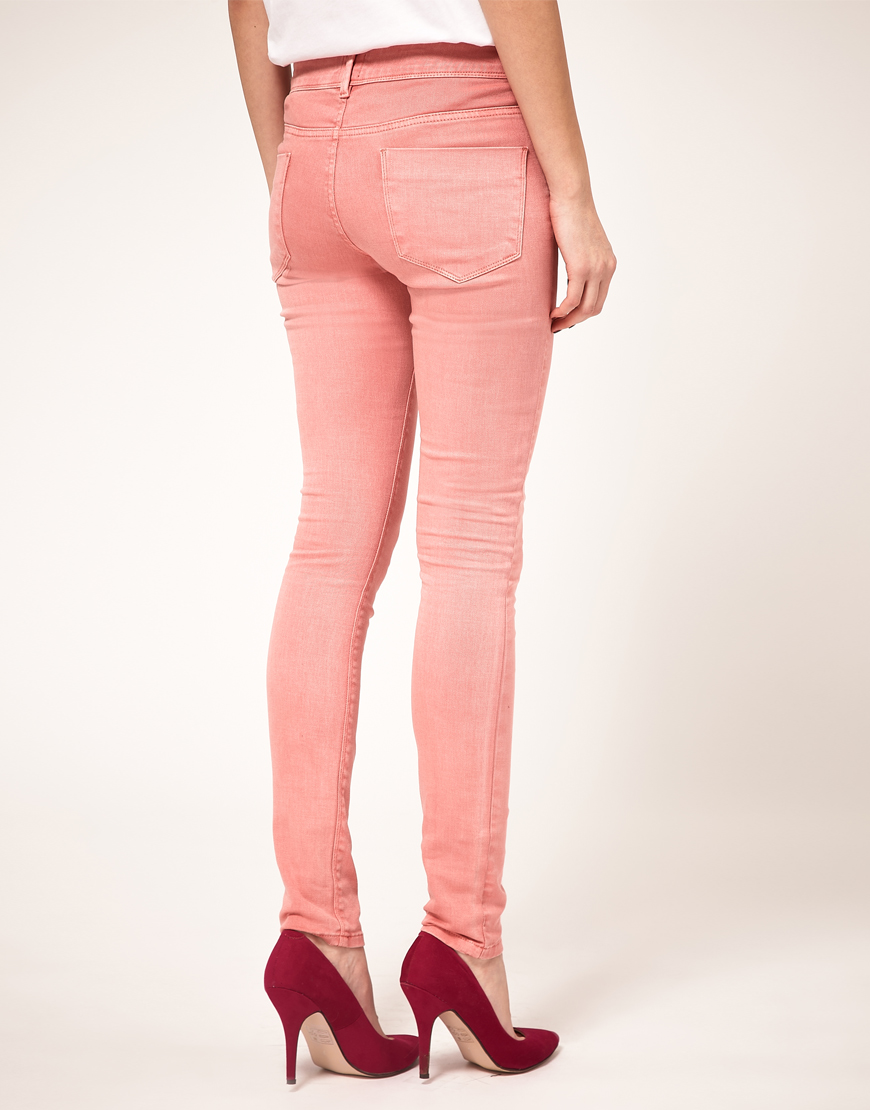 Розовые джинсы под каблук