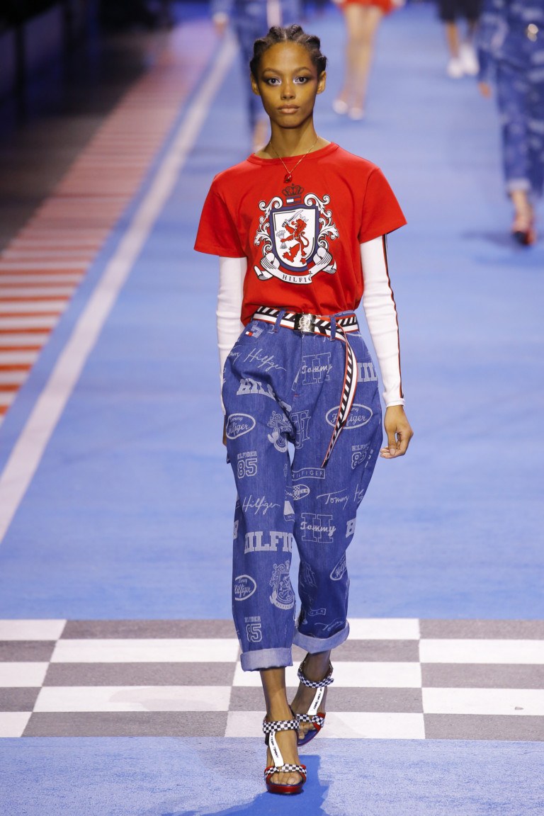 Уникальные женские джинсы с элементами украшений