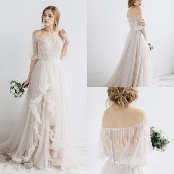 Красивое свадебное платье из атласа с коротким рукавом