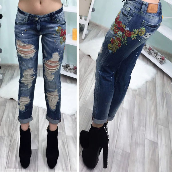 Модные женские джинсы-рванки с вышивкой