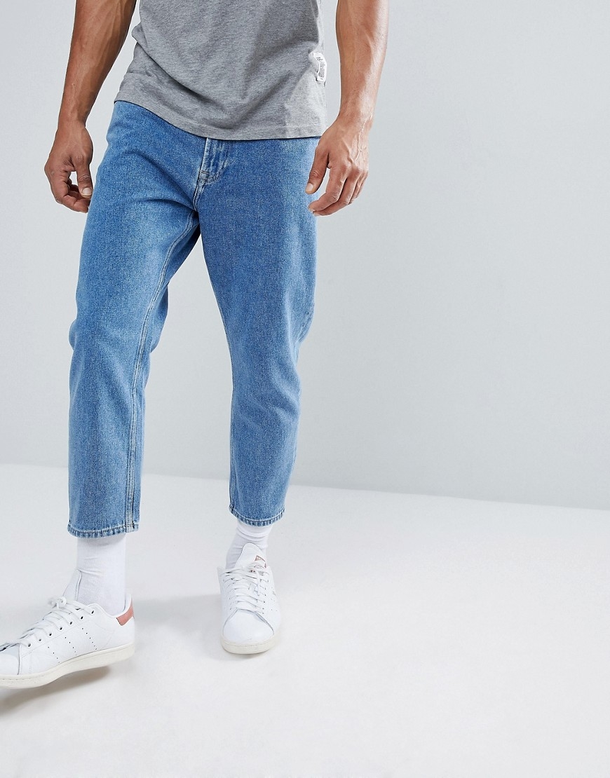 Свободный крой современных джинсов