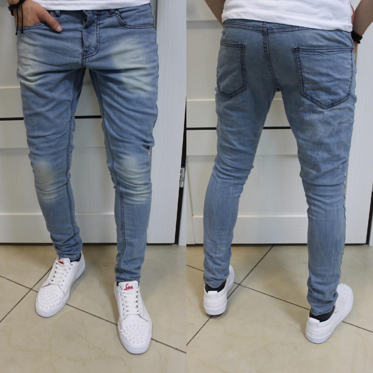 Зауженные светлые оттенки джинсов