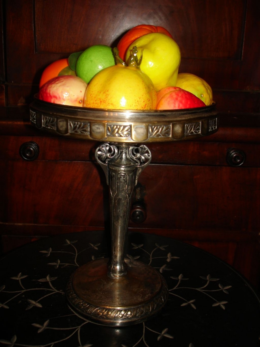 Старинная ваза для фруктов