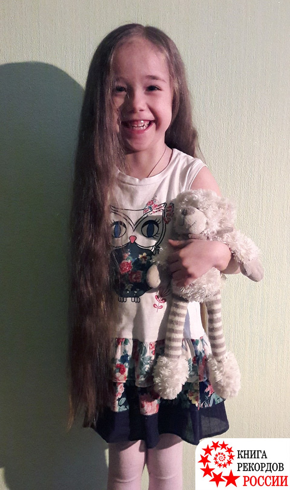 5-летняя девочка из Иркутска попала в Книгу рекордов России как обладательница самых длинных волос среди детей 