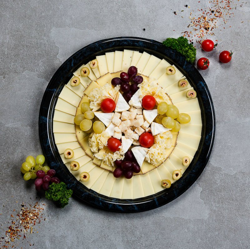 сырная тарелка с фруктами