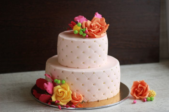 Мастичный свадебный торт 2 яруса