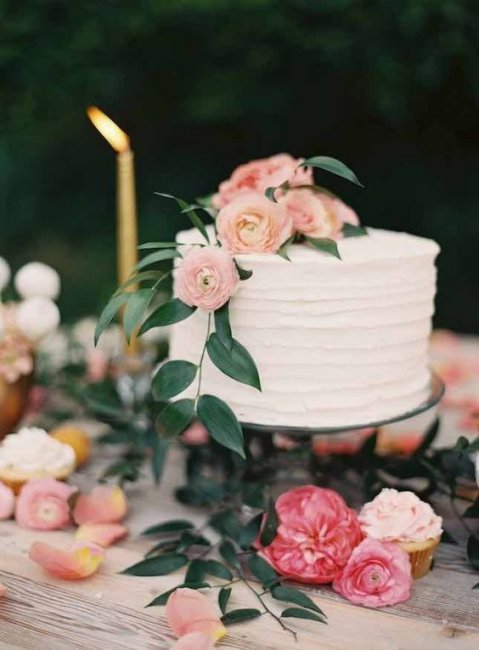 Одноярусный свадебный торт для небольшого торжества
