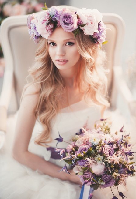 Невеста с венком из цветов