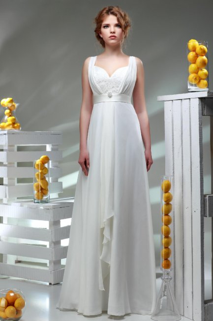 Белоснежное свадебно платье с завышенной талией