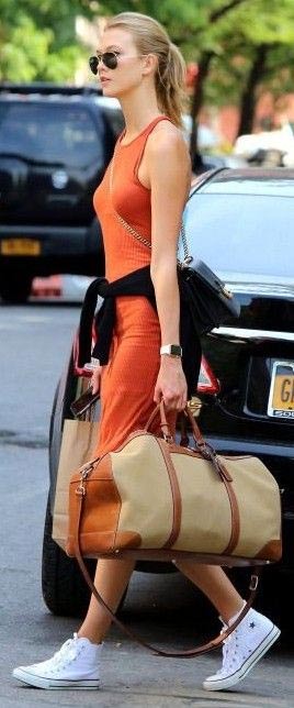 Оранжевое платье: образ в повседневном стиле
