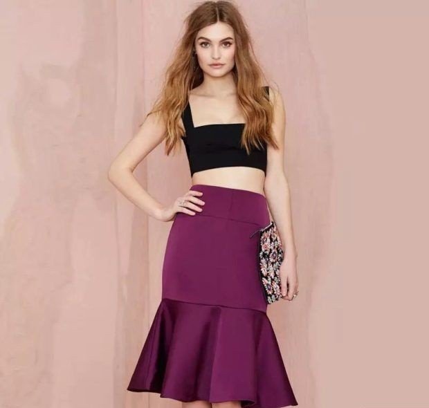 фиолетовая юбка под топ черный короткий