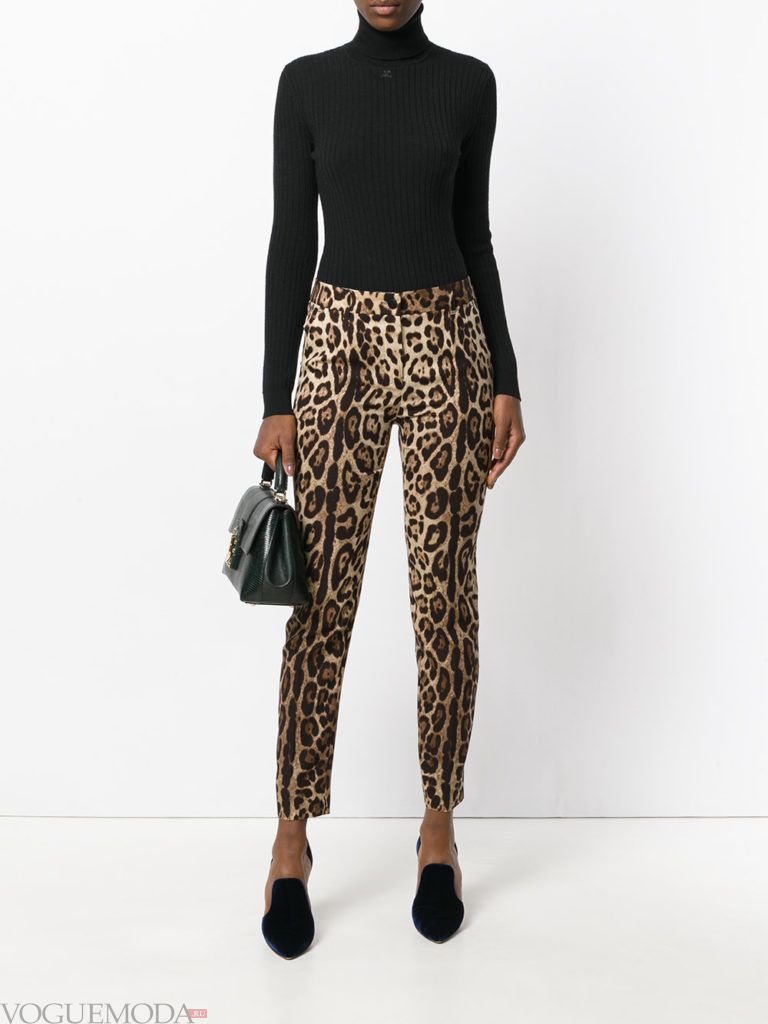 леопардовые брюки и черный гольф