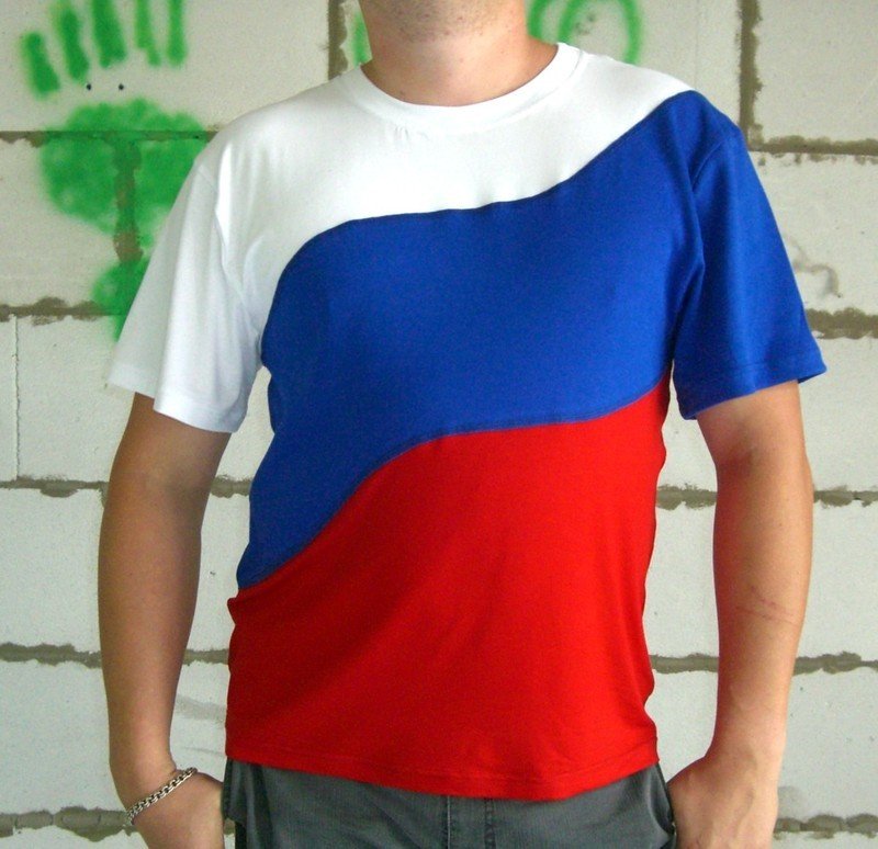 футболка с цветами флага России