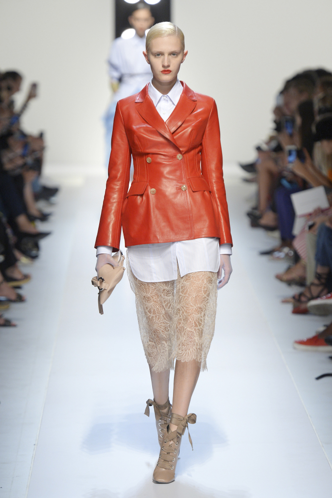 Красная кожаная куртка из новой коллекции Ermanno Scervino