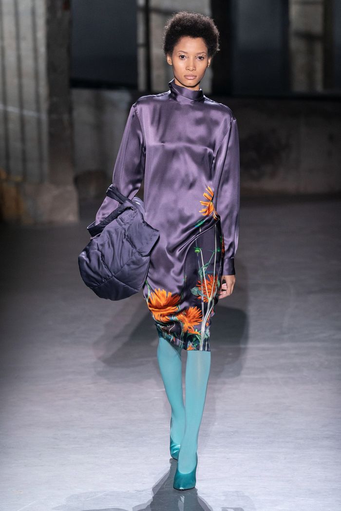 Модное фиолетовое платье Dries Van Noten