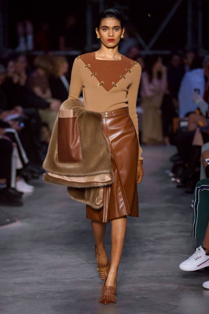 Модная кожаная юбка осень-зима 2019-2020 Burberry