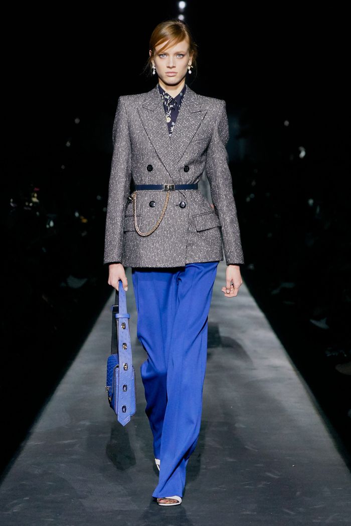 Модный пиджак с поясной сумкой из коллекции осень-зима Givenchy