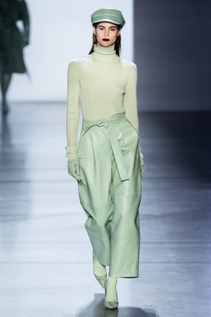 С чем носить зеленые кожаные брюки. образ из коллекции Sally LaPointe