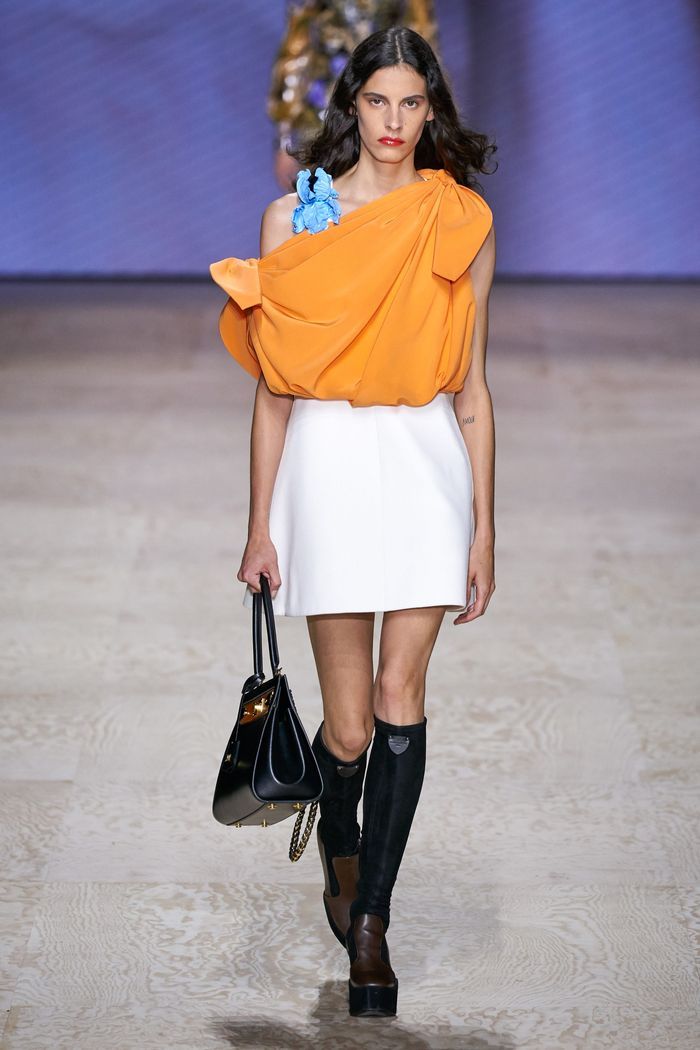 Модная белая юбка 2020 из коллекции Louis Vuitton