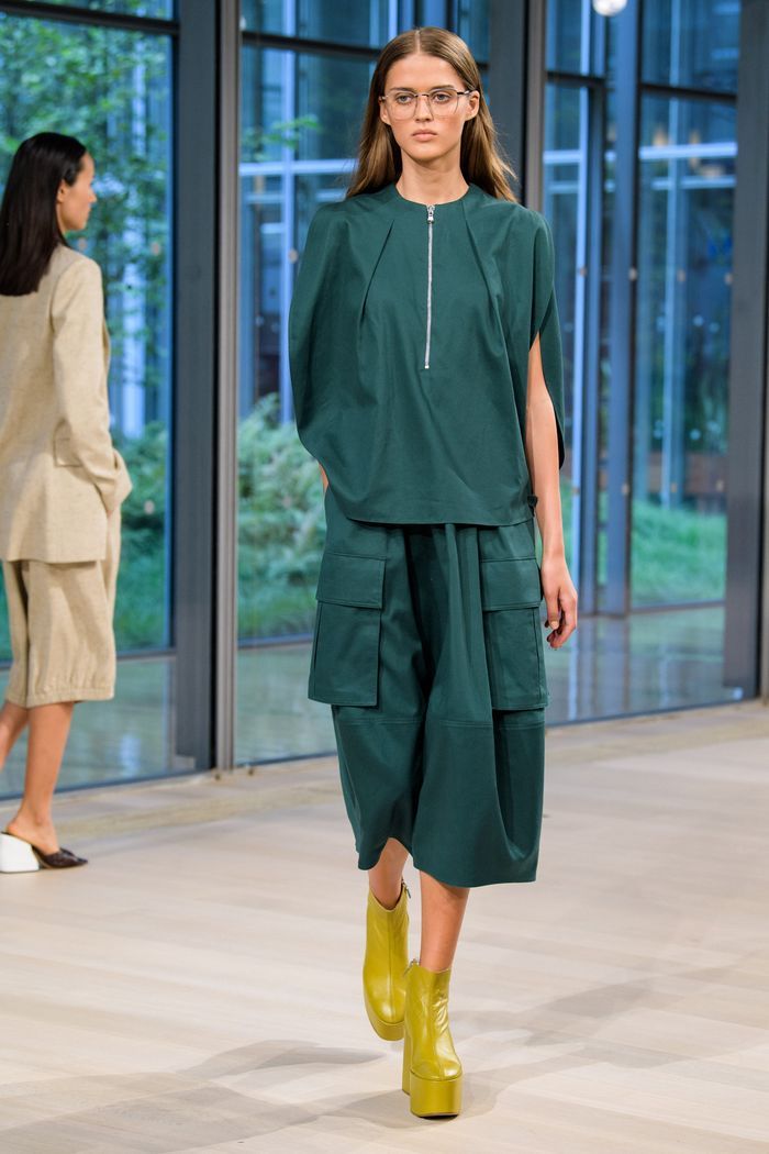 Модная юбка 2020 с накладными карманами из коллекции Tibi
