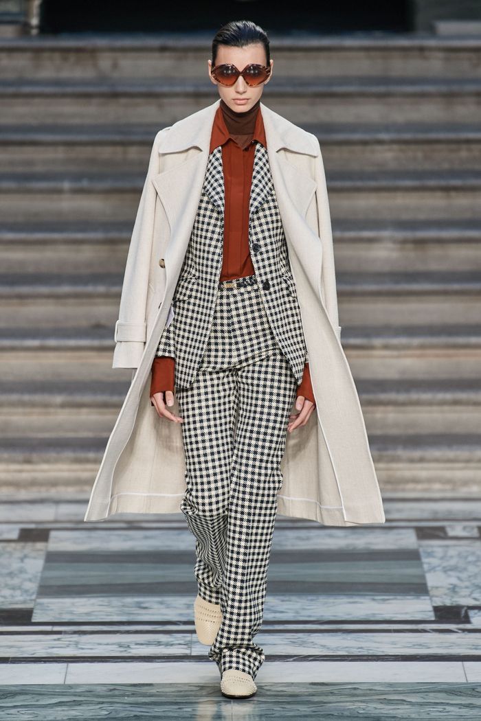 Модное пальто из коллекции весна 2020 Victoria Beckham