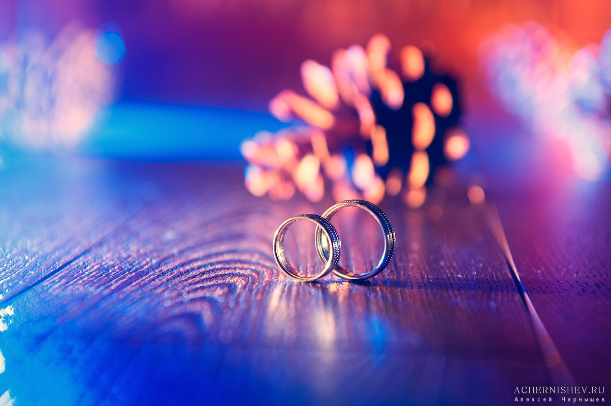 свадебные кольца красочное фото