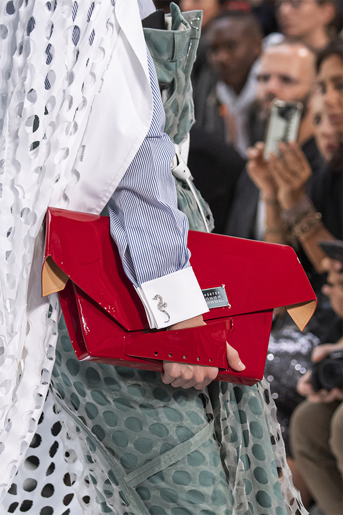 Что мы будем носить весной: 53 сумки с недели моды в Париже (фото 32)