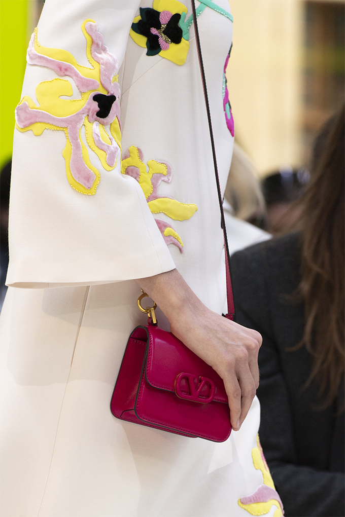 Что мы будем носить весной: 53 сумки с недели моды в Париже (фото 46)